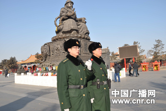 呼和浩特武警官兵严寒中巡逻护卫节日安宁(组图)