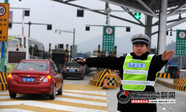 [返程]京港澳高速分流方案出炉 长沙交警全员上路(组图)