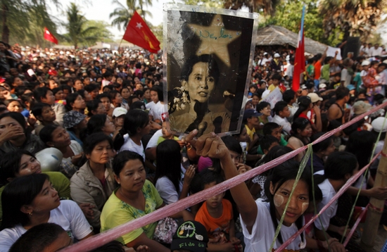 缅甸少数民族人口_缅甸少数民族武装举行阅兵式(3)