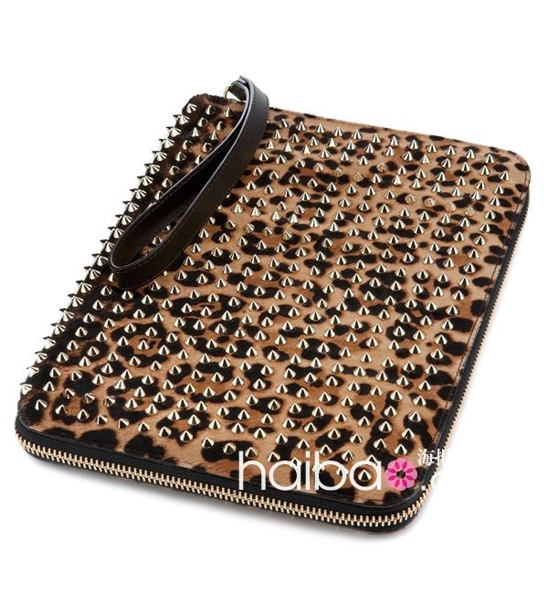克里斯提·鲁布托 (Christian Louboutin) 铆钉豹纹iPad保护套