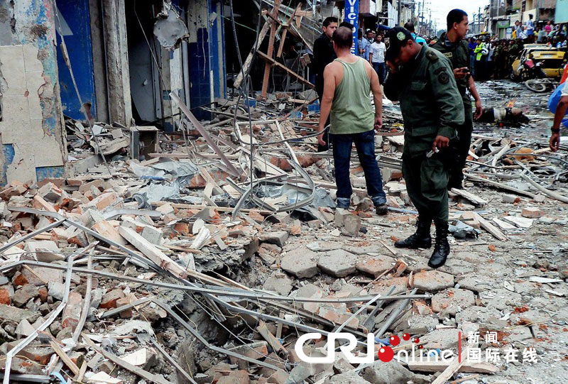 哥伦比亚警局发生炸弹爆炸 至少5人亡27名警察