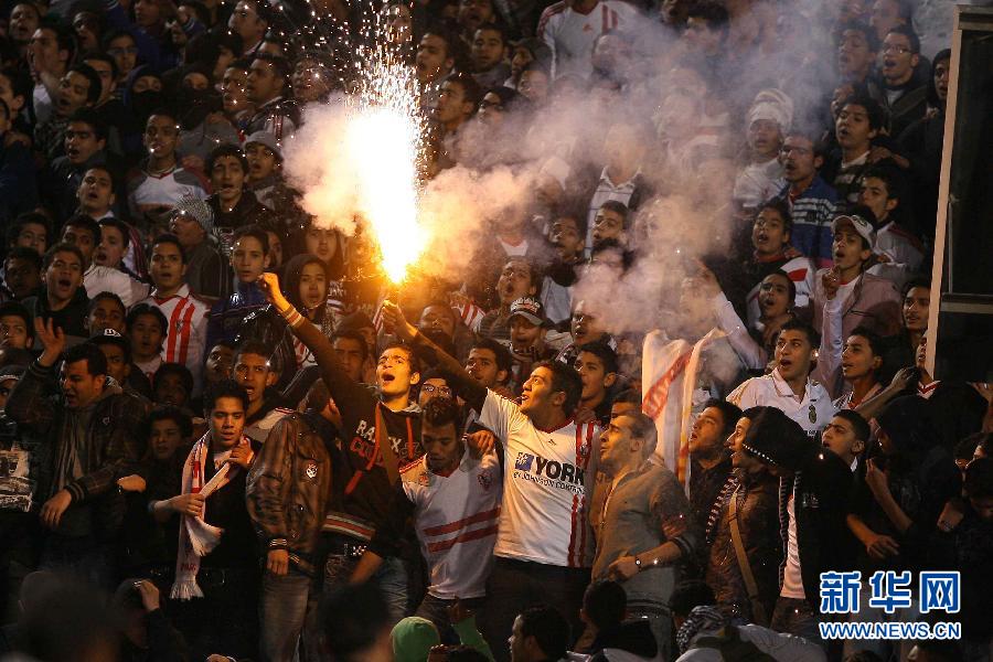 埃及发生严重足球骚乱致数百人死伤_焦点图