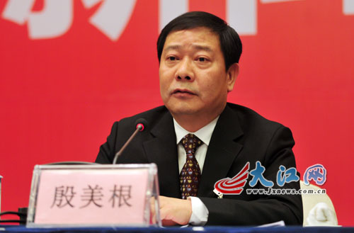 2月3日晚,九江市市长殷美根出席江西"两会"新闻发布会谈沿江开放开发.
