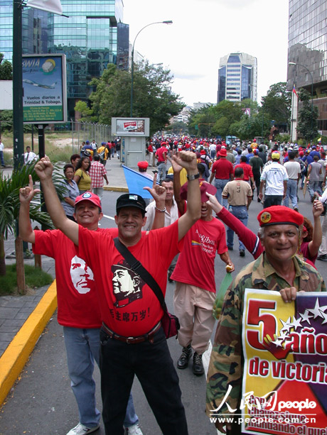 委内瑞拉纪念查韦斯军事起义20周年(图)