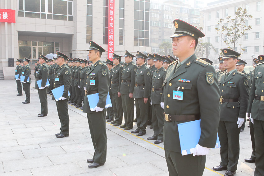 高清组图:陕西省军区整顿工作秩序 淡了年味浓了军味