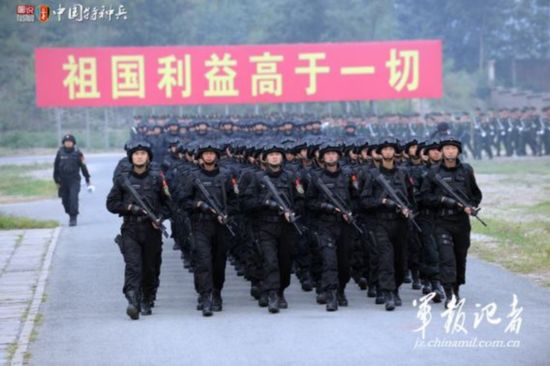 中国武警"雪豹突击队"组建于2002年12月,是一支中外闻名的精锐部队.