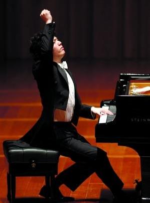 李云迪发表的两张专辑《live in beijing》和《red-piano 钢琴》