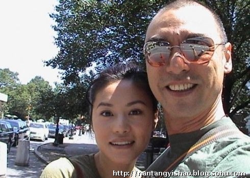 组图:59岁钟镇涛家有三凤 漂亮女儿私房美照曝光_娱乐