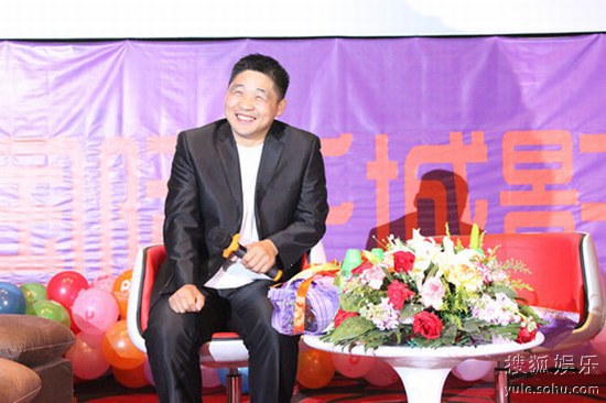 来喜家乡影迷见面会 黄渤连线助阵