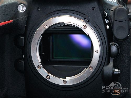 尼康D800采用全新3630万像素的FX 格式CMOS 图像传感器