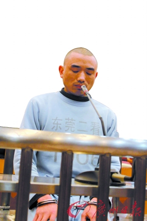 卢德坤在庭审中。