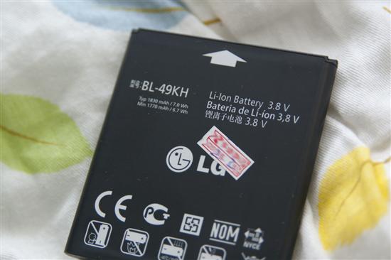 LU6200的电池，标称1830毫安时。但是目前P930的加版ROM非常非常费电，如果一直玩一块电池不够一天的电量，建议备两块电池。