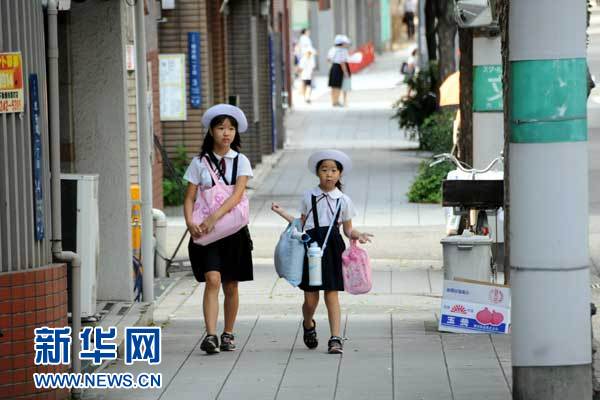 日本小学生户外活动奋斗(图)会计减少学历中级初中图片