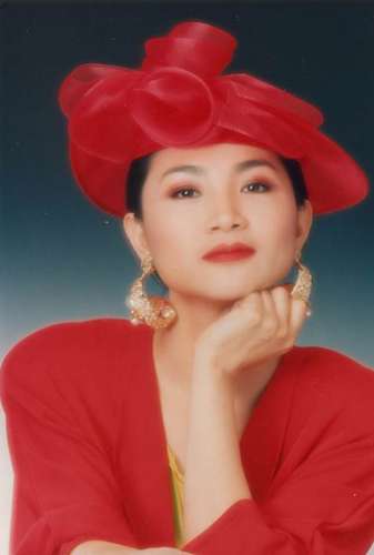 凤飞飞曾是台湾80年代流行音乐最靓丽的女歌