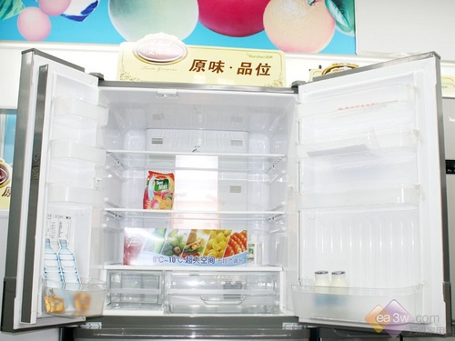 在保鲜方面，这款冰箱具有容声经典的光养鲜技术，通过对蔬果进行较为科学的灯光照射，保证蔬果的新鲜、自然。