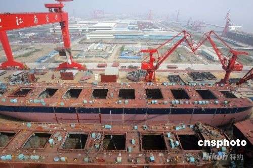 上海某造船厂军舰订单增加3倍 工厂超负荷运转