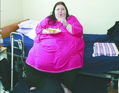 据英国《每日邮报》网站2月16日报道,43岁英国女子布伦达的体重高达
