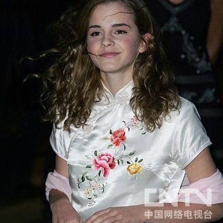 风情万种！中外女星都爱穿旗袍 味道各不同(图）-图片版权归原作者所有