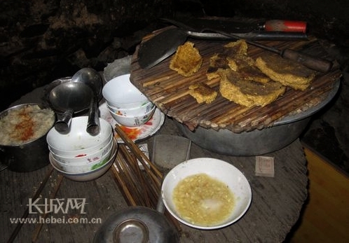 宽城:生活在三十年代茅草屋里的一家八口人(组