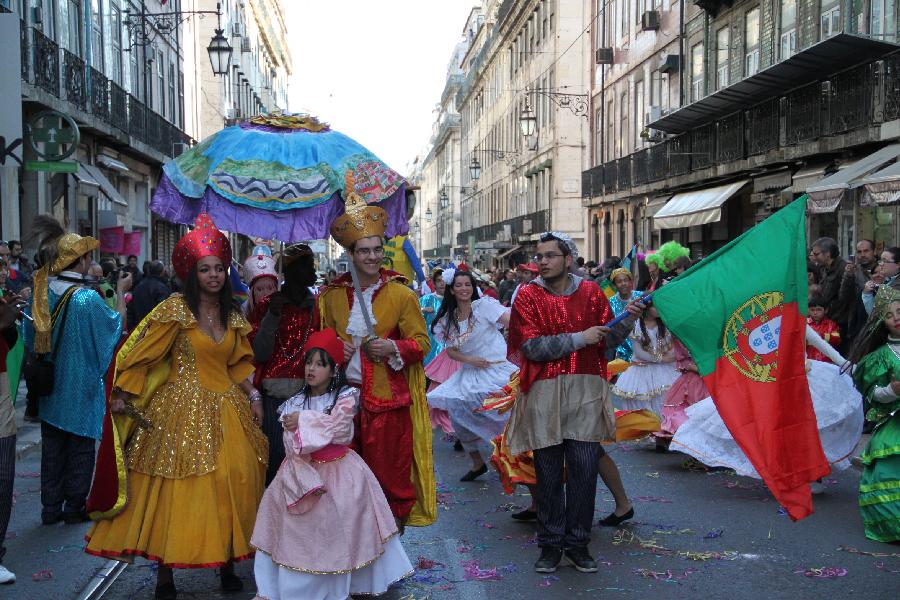 葡萄牙首都里斯本举行2012狂欢节游行(组图)