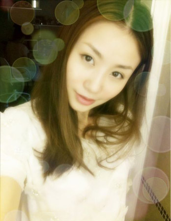 吴启华二婚娇妻石洋子私房照(16 /40张)