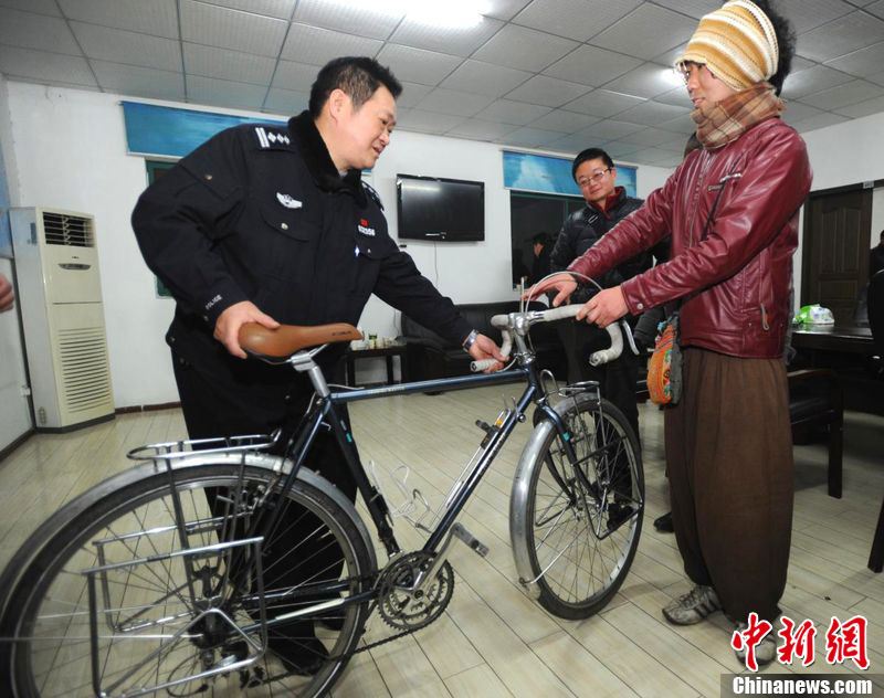 武汉警方快速破案 找到日本男子环游世界被盗自行车(组图)
