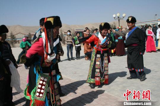 甘肃天祝藏族民众喜迎藏历新年(图)