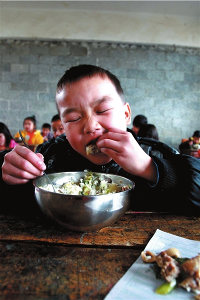 米饭猪油食盐孩子们的晚餐(组图)