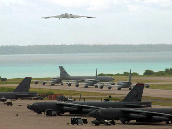 据日本共同社报道,美国空军22日向媒体公开了在关岛安德森空军基地