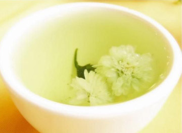 预防上火喝点菊花茶