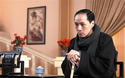 电视剧《百花深处》目前正在央视八套热播,冯远征扮演的苏长亭性格