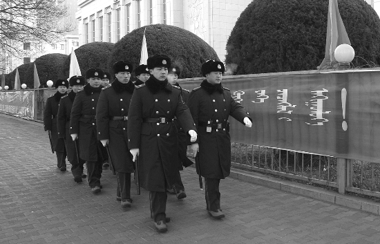 武警内蒙古总队一支队官兵为自治区"两会"保驾护航(图