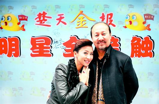 明星面对面”持续火爆   图为:翁虹和腾格尔   文/见习记者龙京