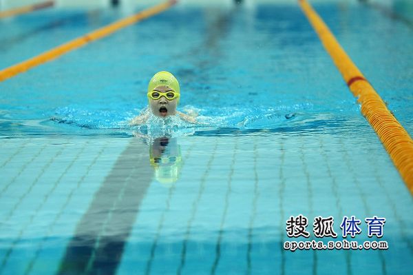 水立方2012年北京业余游泳分站赛顺利进行(图