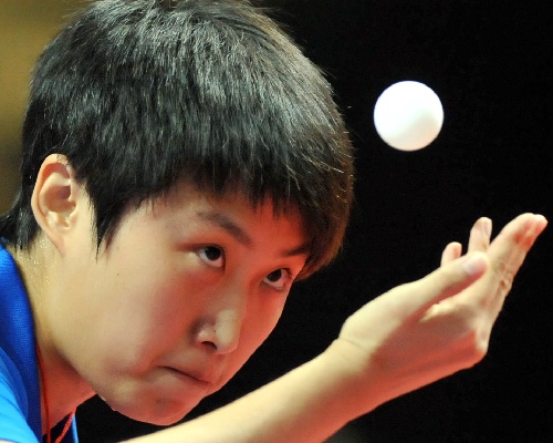图文:乒乓球亚锦赛女团决赛 郭跃发球-乒乓球,