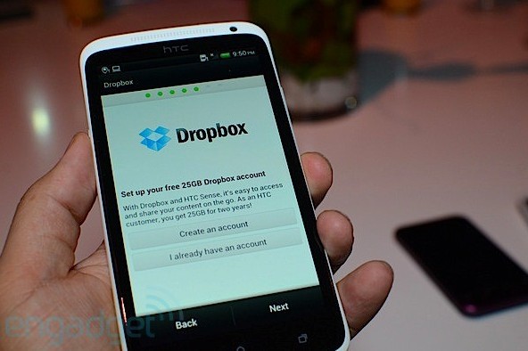 HTC联手Dropbox及新浪提供手机云存储服务-
