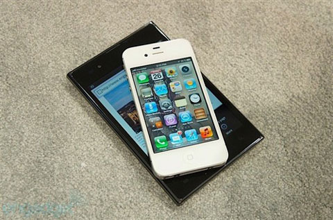 LG Optimus Vu与iPhone 4S对比