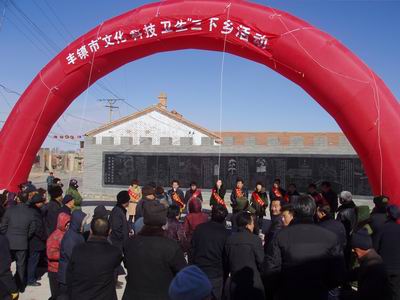 丰镇市举办2012年"文化,科技,卫生"三下乡活动(组图)