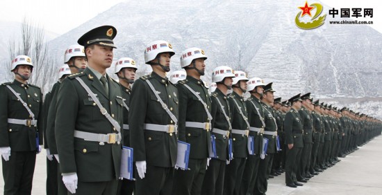 解放军官兵新年开训首先"正秩序"(1)(组图)