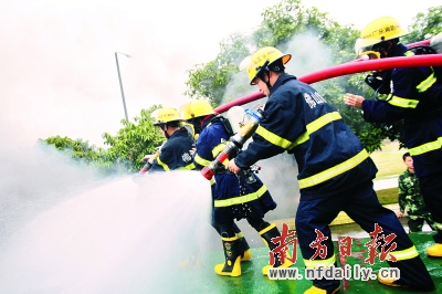 三水石湖洲 引入全市首辆村级水罐消防车