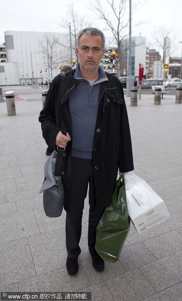 2012年2月29日,伦敦,穆里尼奥携妻子飞抵英国