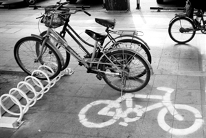 业主呼吁建立小区自行车停放点(图)