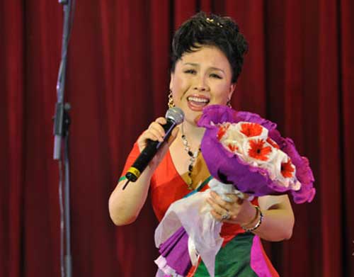 称中国歌舞剧院院著名女高音歌唱家