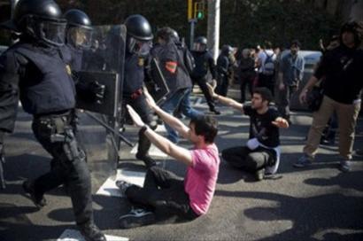 西班牙12万学生罢工(图)