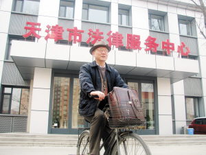 天津知名律师马芳菲:骑自行车 免费帮人打官司