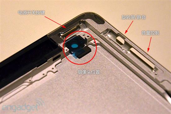 iPad3内部的设计与结构基本与iPad2一样，在背壳的右上角是摄像头，旁边分别是主要的几个按键。