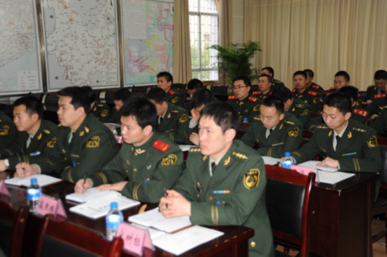 武警部队电视记者培训班在云南蒙自举办(组图)
