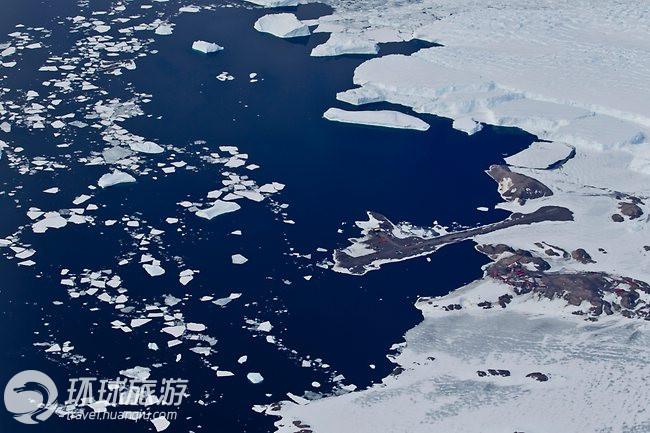 从高空可以俯瞰位于杜比尔的法国南极研究站.