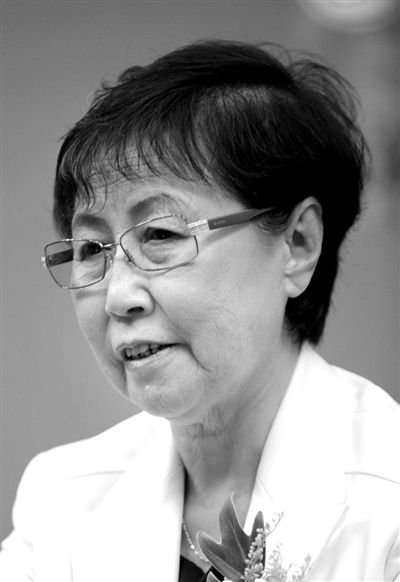 乌云其木格,全国人大常委会副委员长,2001年至2003年任内蒙古自治区