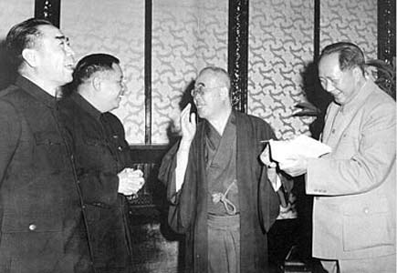 1955年10月，毛泽东周恩来、廖承志在中南海会见日本恢复日中邦交国民议会议长久原房之助 来源：资料图